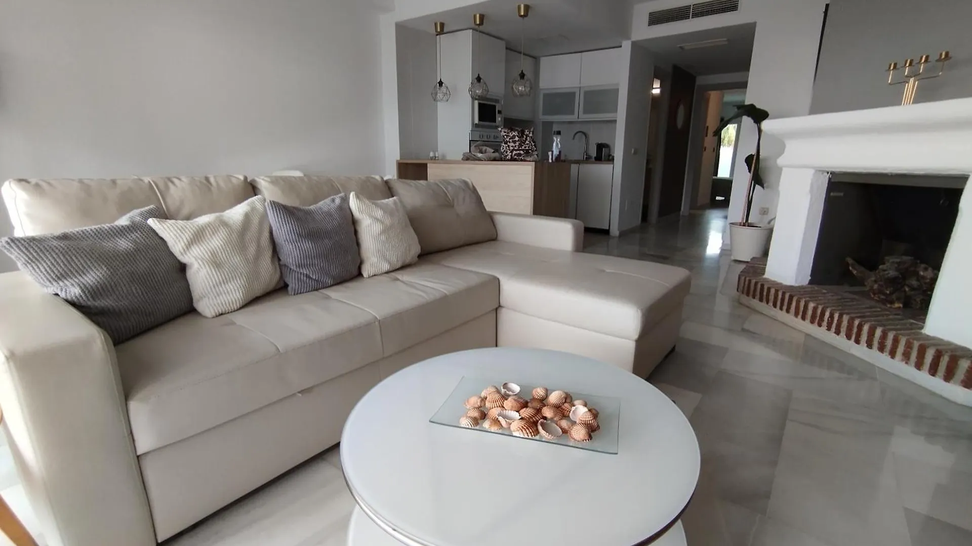 בנאלמדנה Puerto Marina Palace ספרד